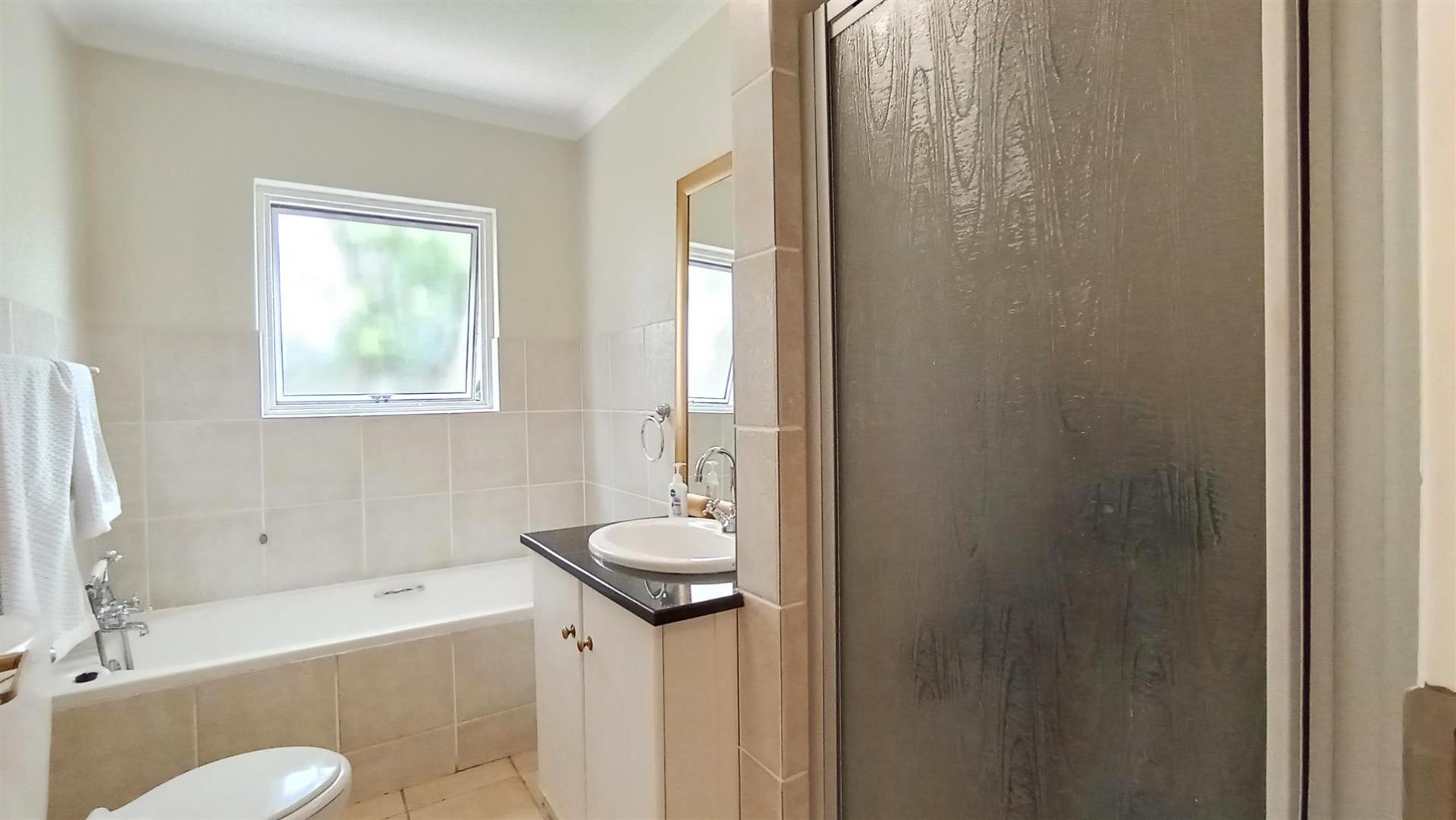 Bathroom 1 - 7 square meters of property in Silver Lakes