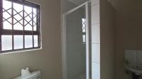 Main Bathroom - 5 square meters of property in Windmill Park