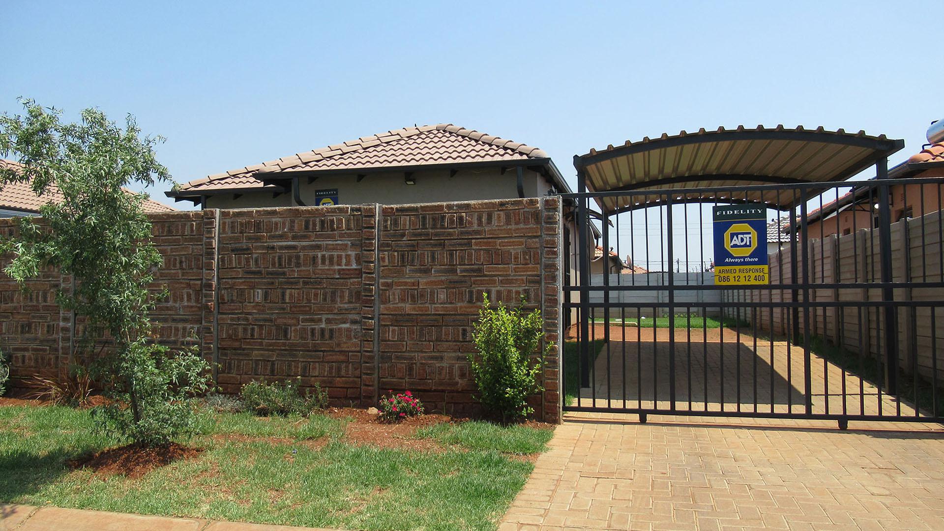 Front View of property in Protea Glen