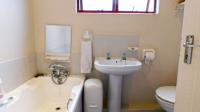 Bathroom 1 - 5 square meters of property in Amanzimtoti 