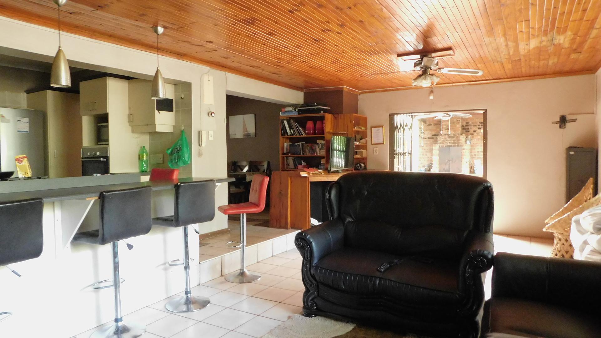 Lounges - 67 square meters of property in Lincoln Meade