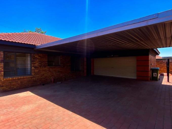 4 Bedroom Cluster for Sale For Sale in Southdowns Estate M