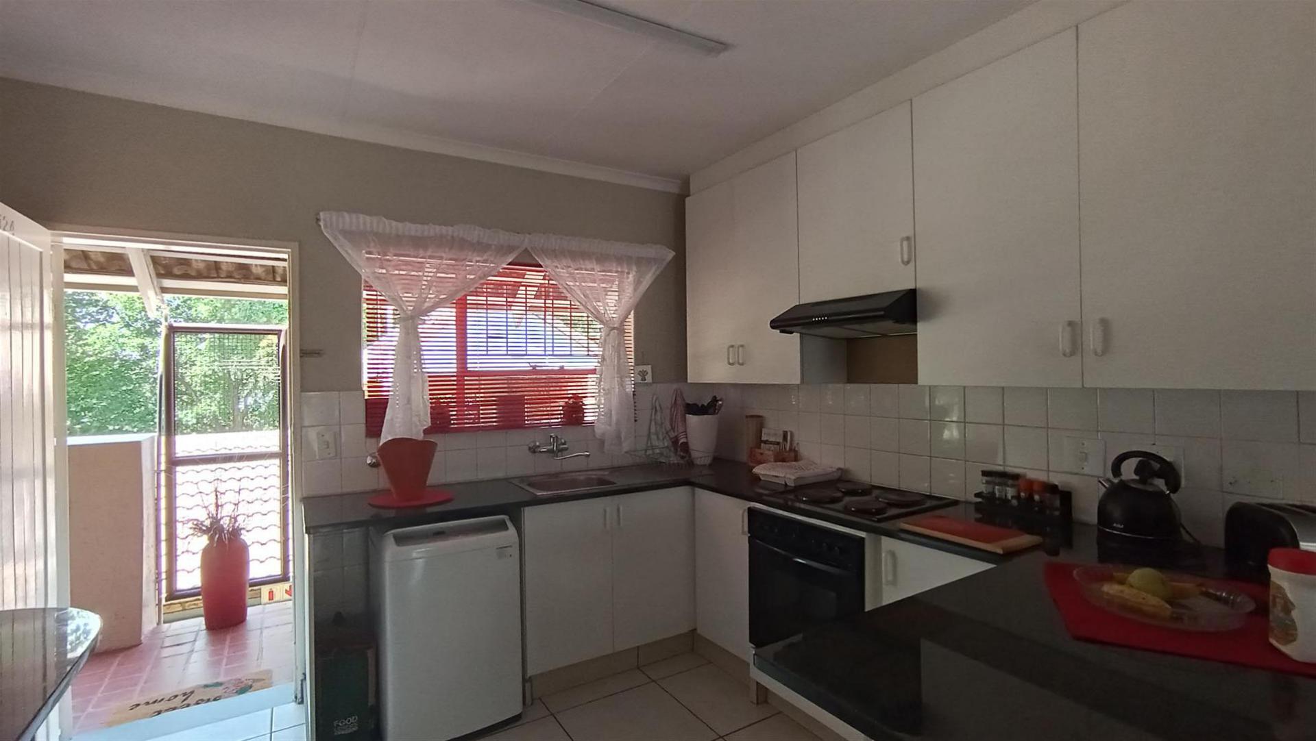 Kitchen - 12 square meters of property in Ravenswood