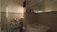 Bathroom 1 - 4 square meters of property in Ravenswood