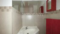 Bathroom 1 - 4 square meters of property in Ravenswood