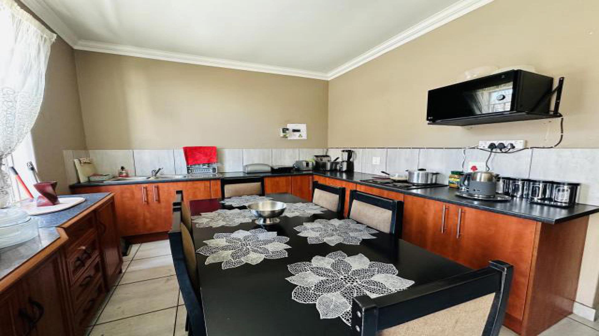 Kitchen of property in Elsburg