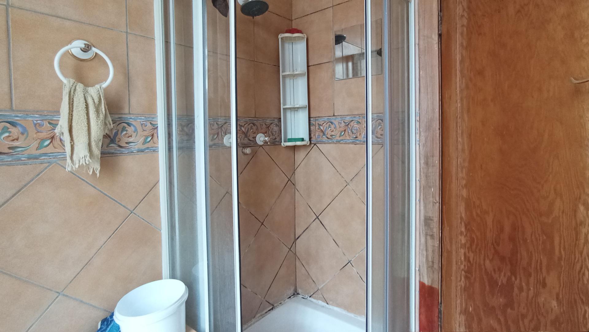 Bathroom 1 - 6 square meters of property in Fishers Hill