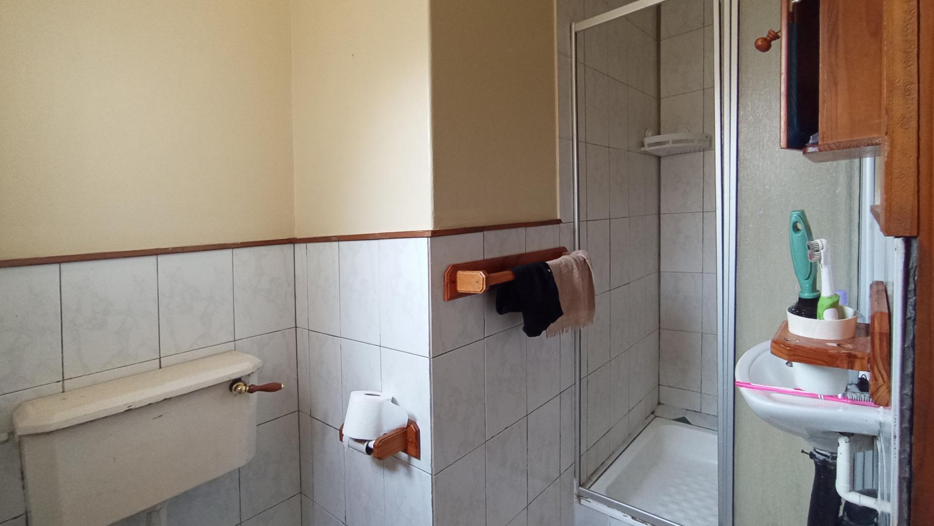 Bathroom 2 - 4 square meters of property in Fishers Hill