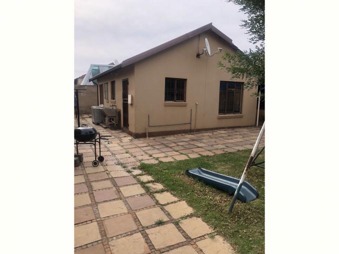2 Bedroom House to Rent in Protea Glen - Property to rent - MR603211