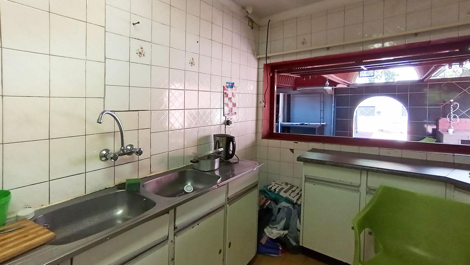 Kitchen - 11 square meters of property in Pretoria West