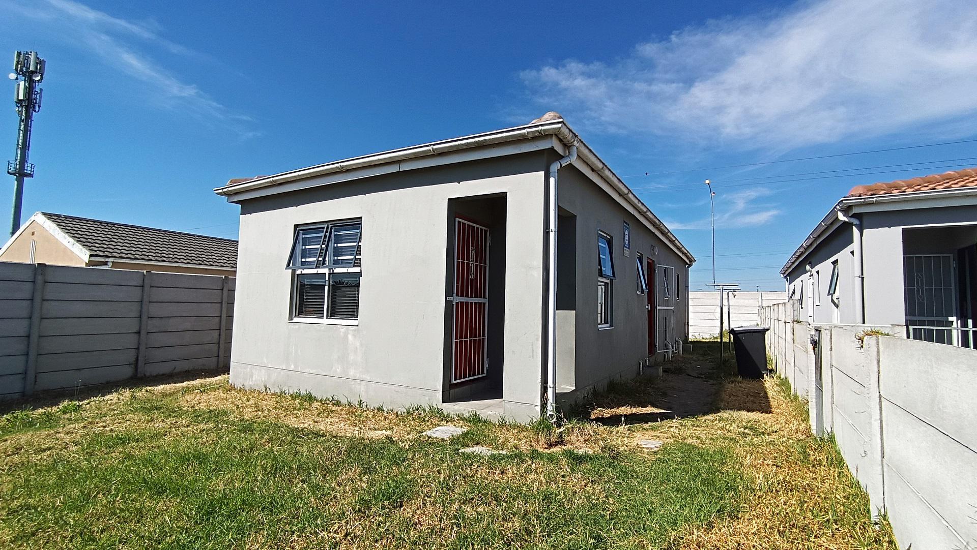 Front View of property in Eerste River