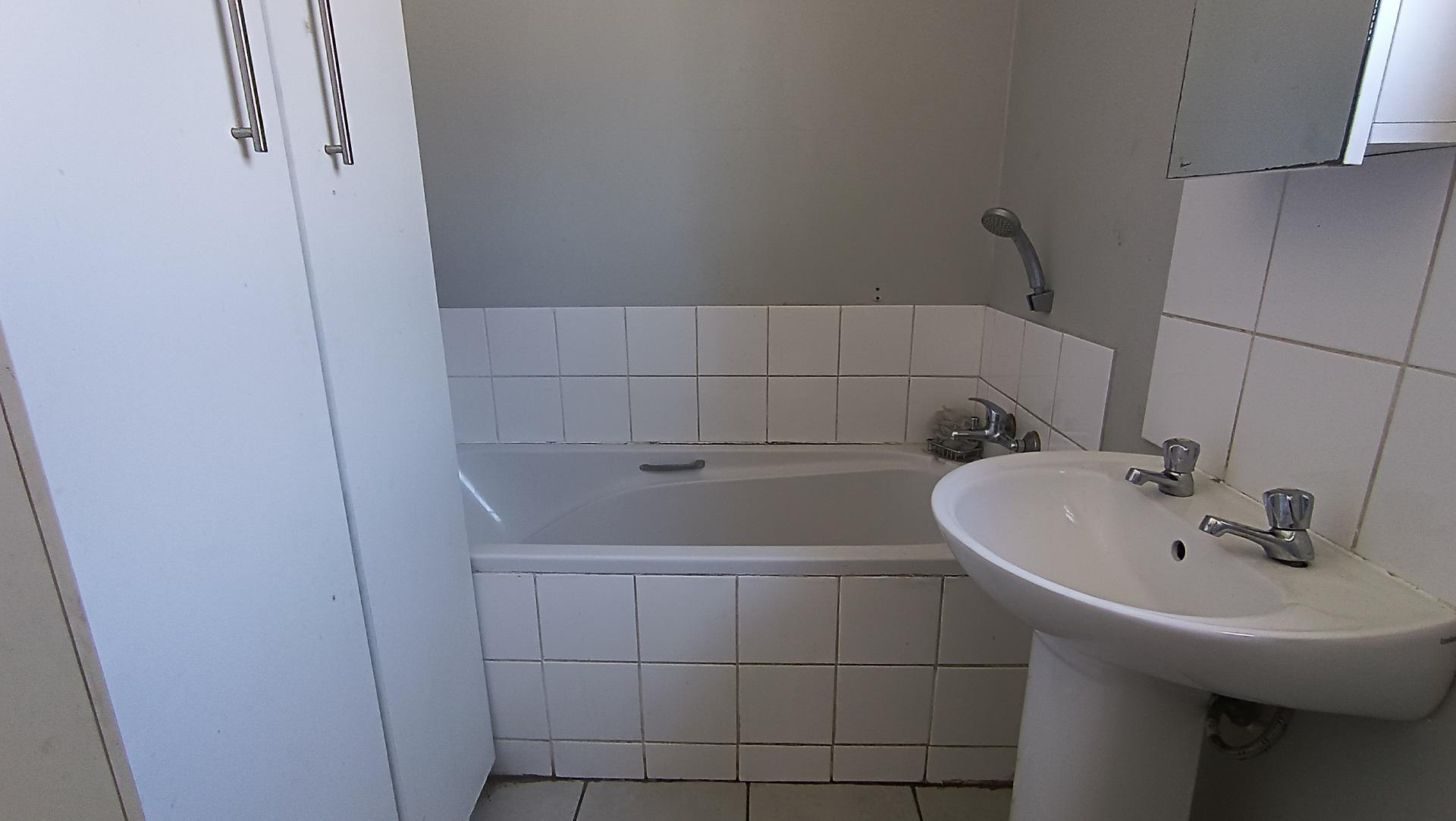Bathroom 1 - 5 square meters of property in Eerste River