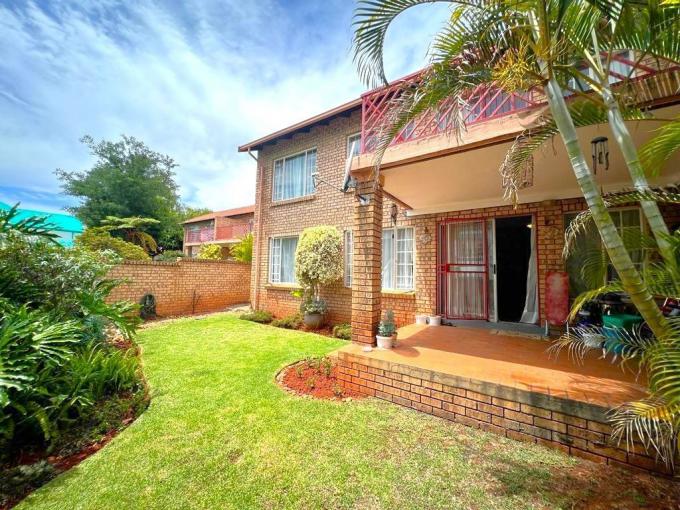 2 Bedroom Simplex for Sale For Sale in Faerie Glen - MR603473