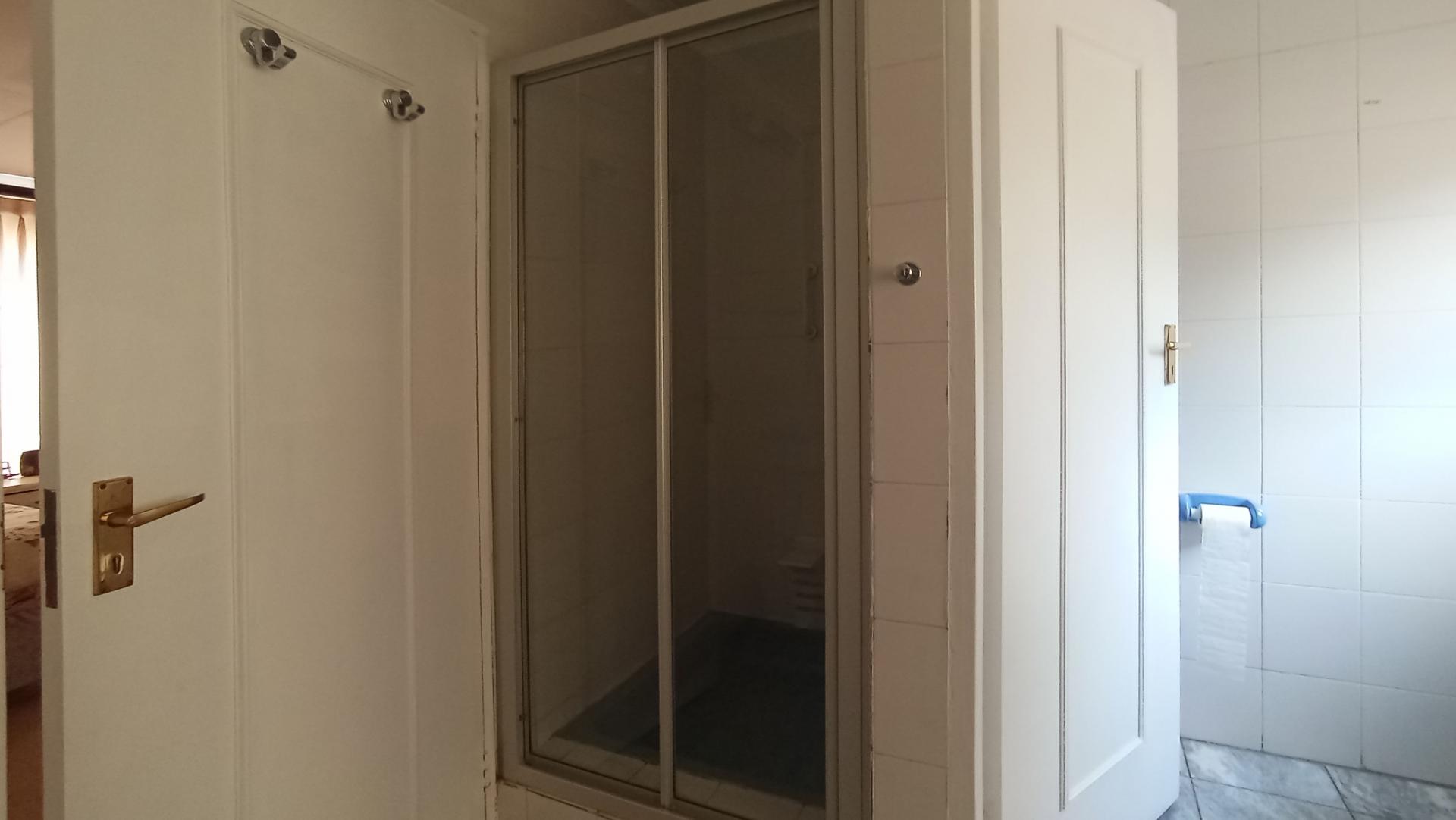 Bathroom 2 - 9 square meters of property in Lone Hill