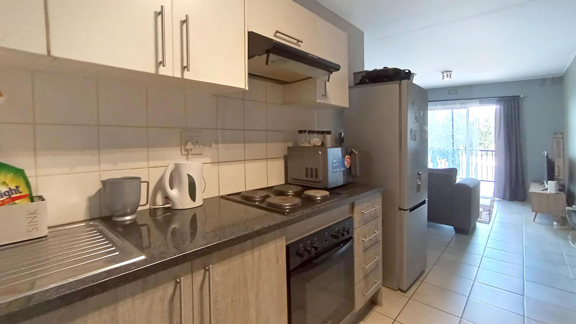 Kitchen - 8 square meters of property in Clubview