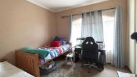 Bed Room 2 - 14 square meters of property in Waterkloof Glen