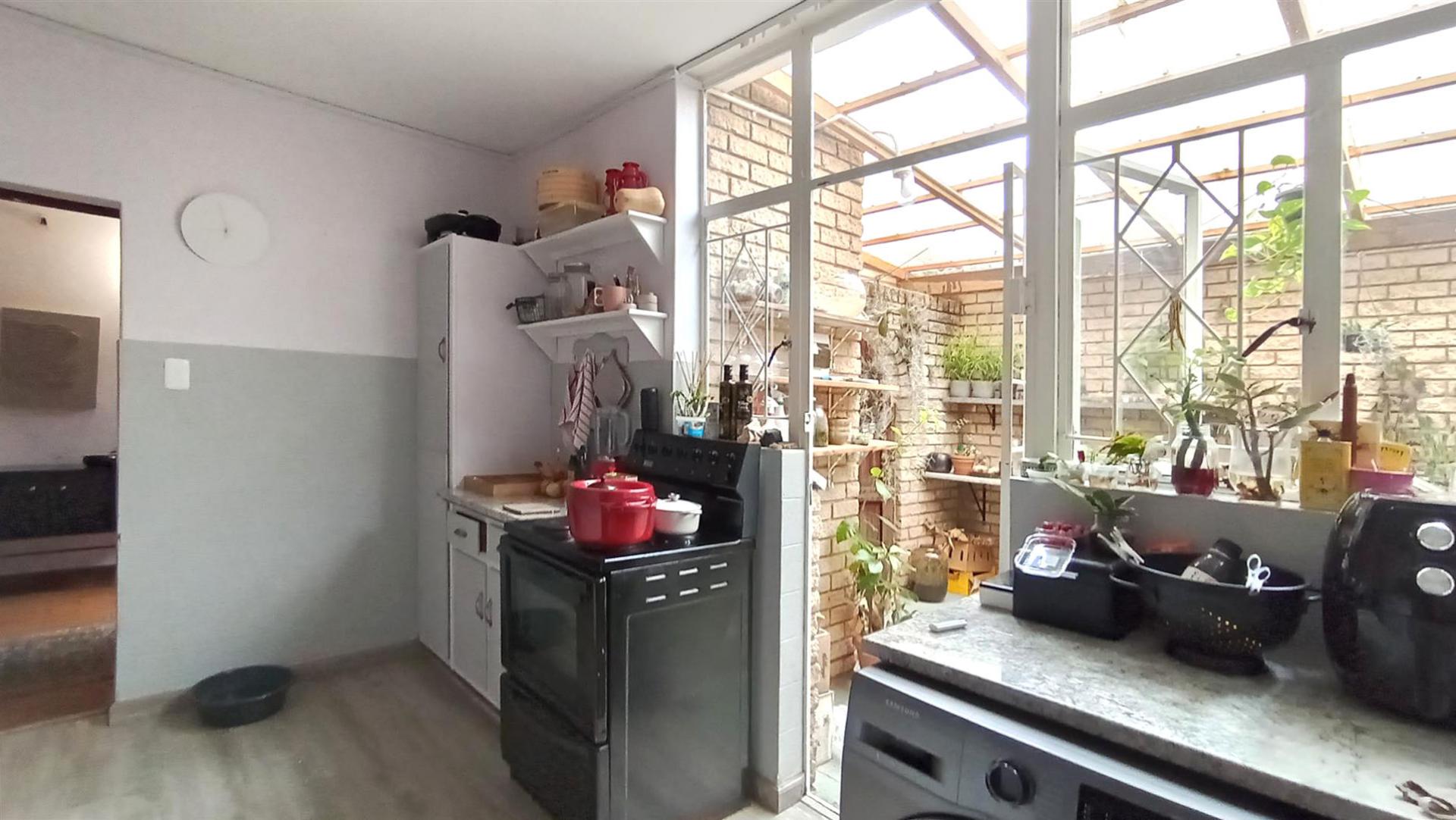 Kitchen - 13 square meters of property in Waterkloof Glen