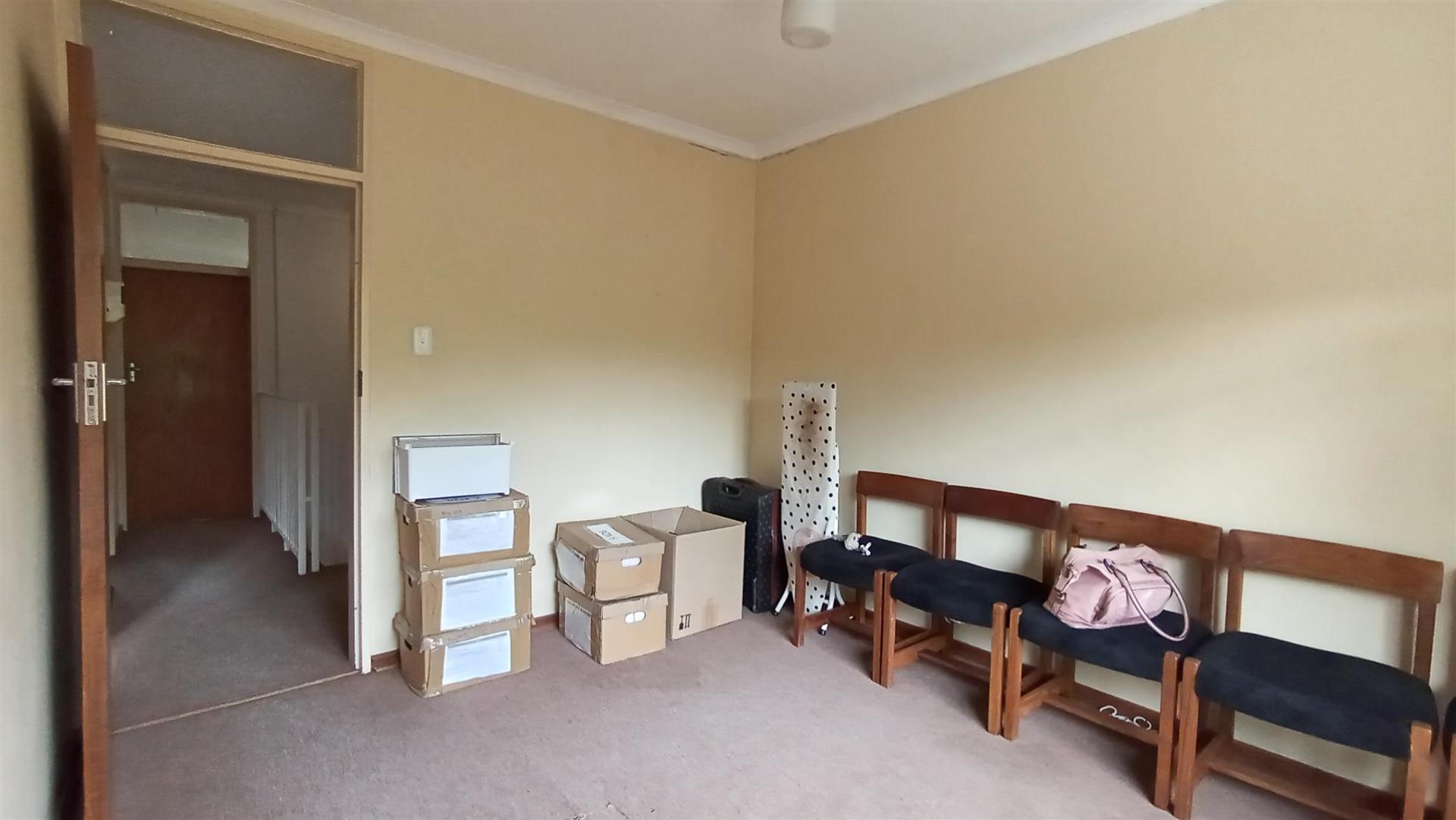 Bed Room 1 - 15 square meters of property in Waterkloof Glen