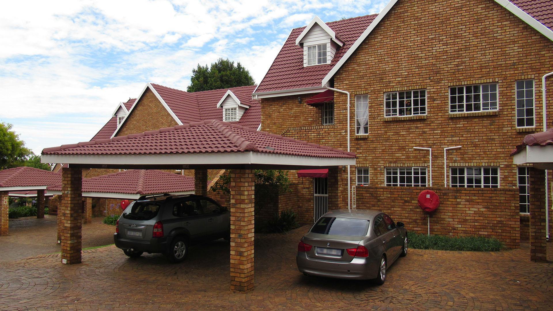 Front View of property in Radiokop