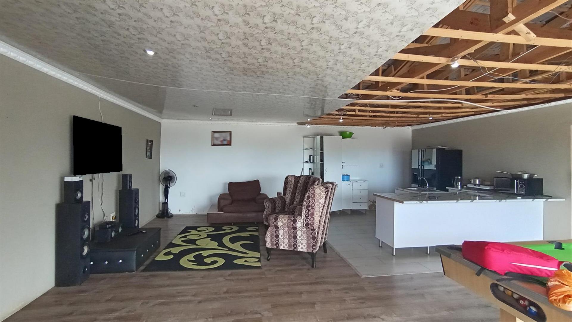 Lounges - 26 square meters of property in Homestead Apple Orchards AH