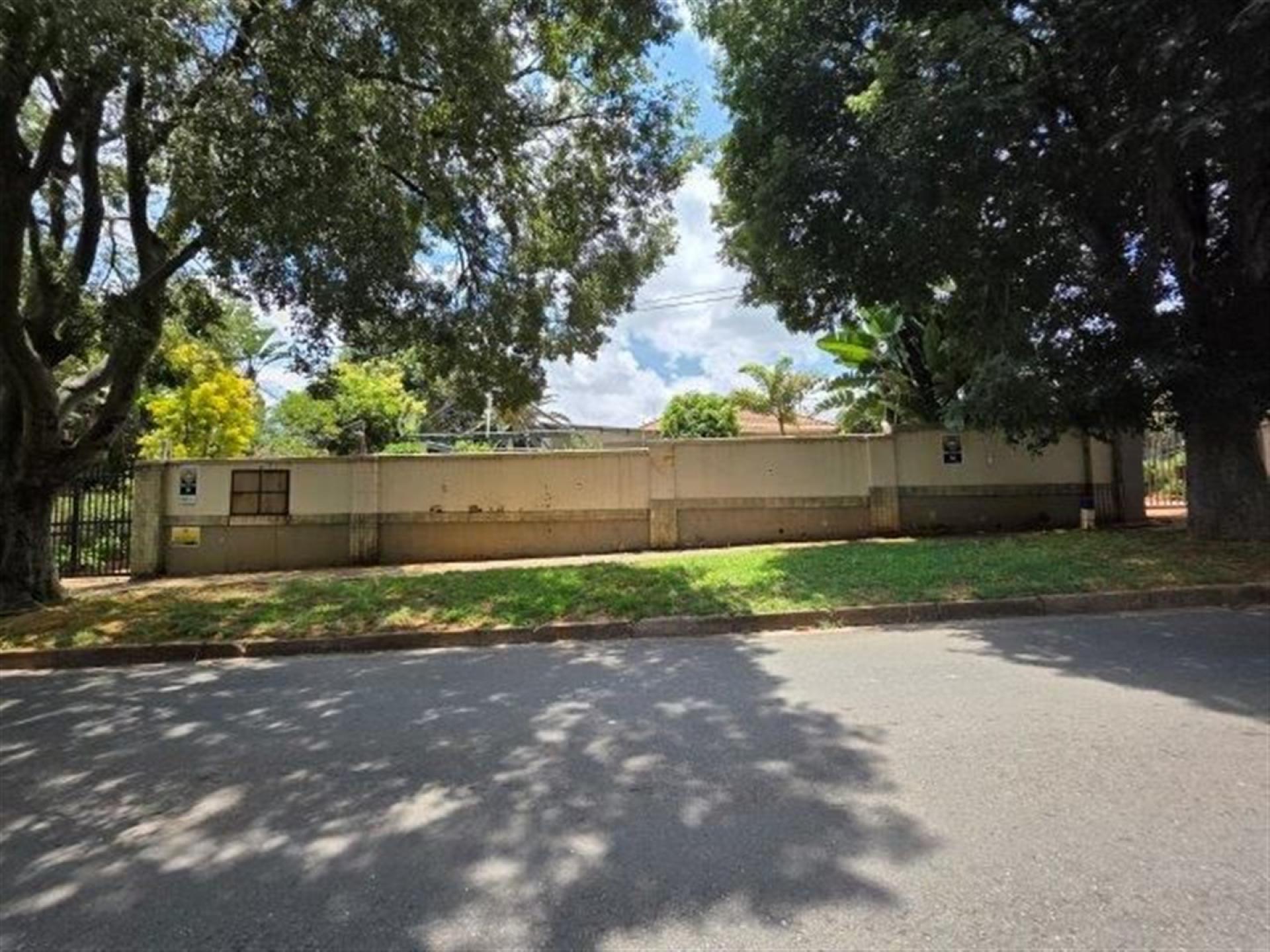 Front View of property in Highlands North