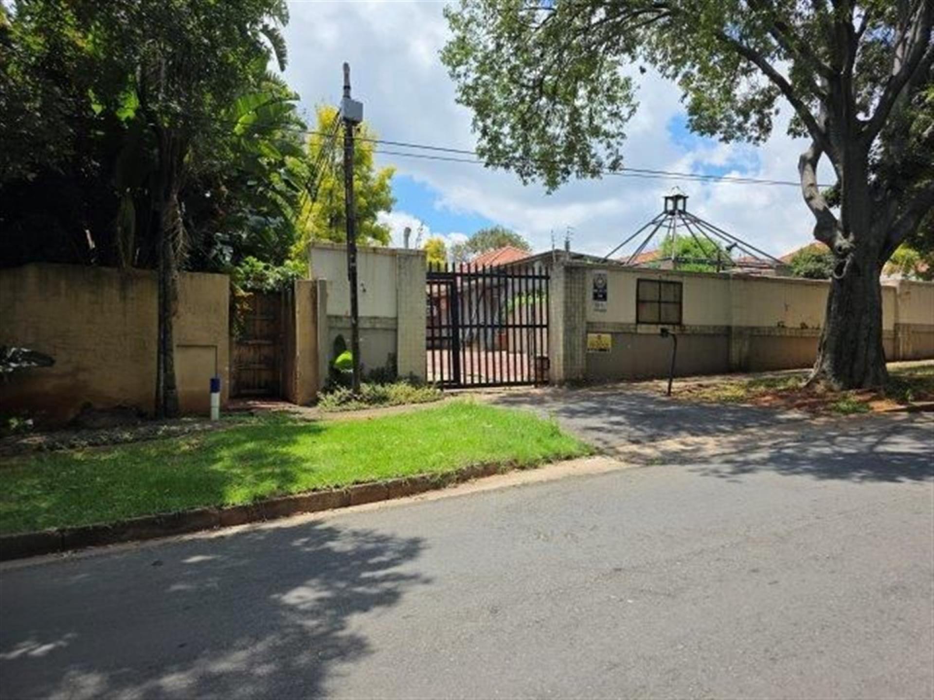 Front View of property in Highlands North
