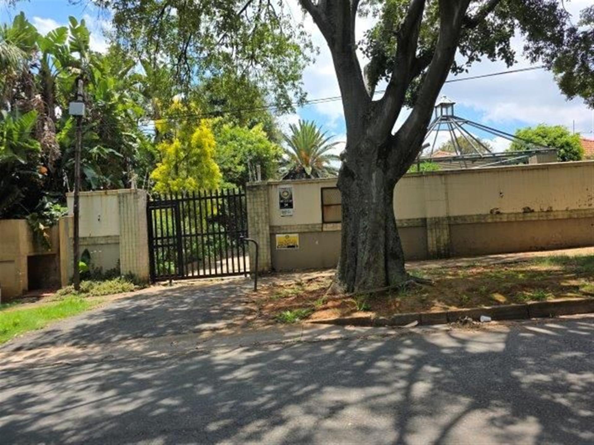 Front View of property in Highlands North