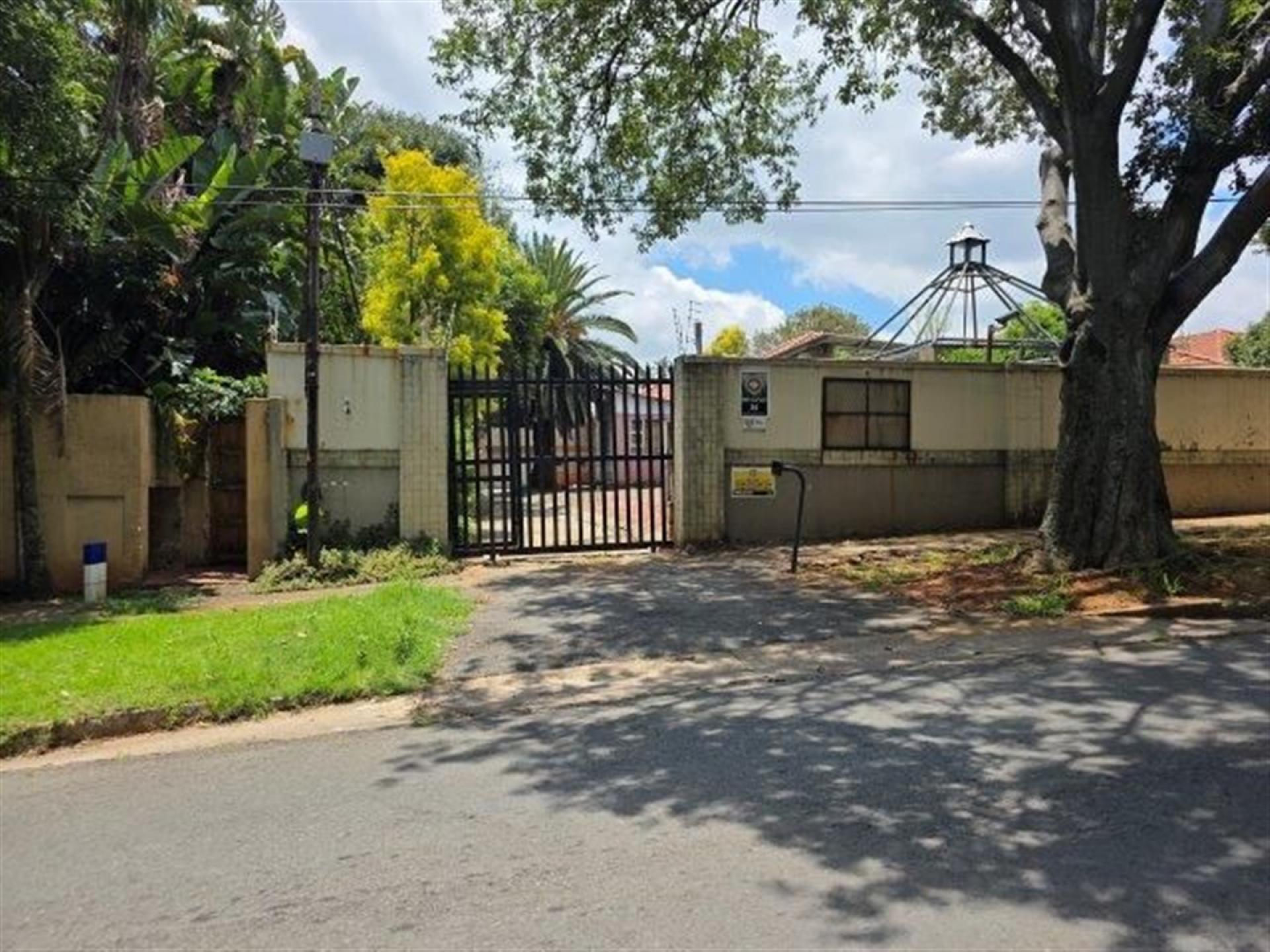 Front View of property in Highlands North