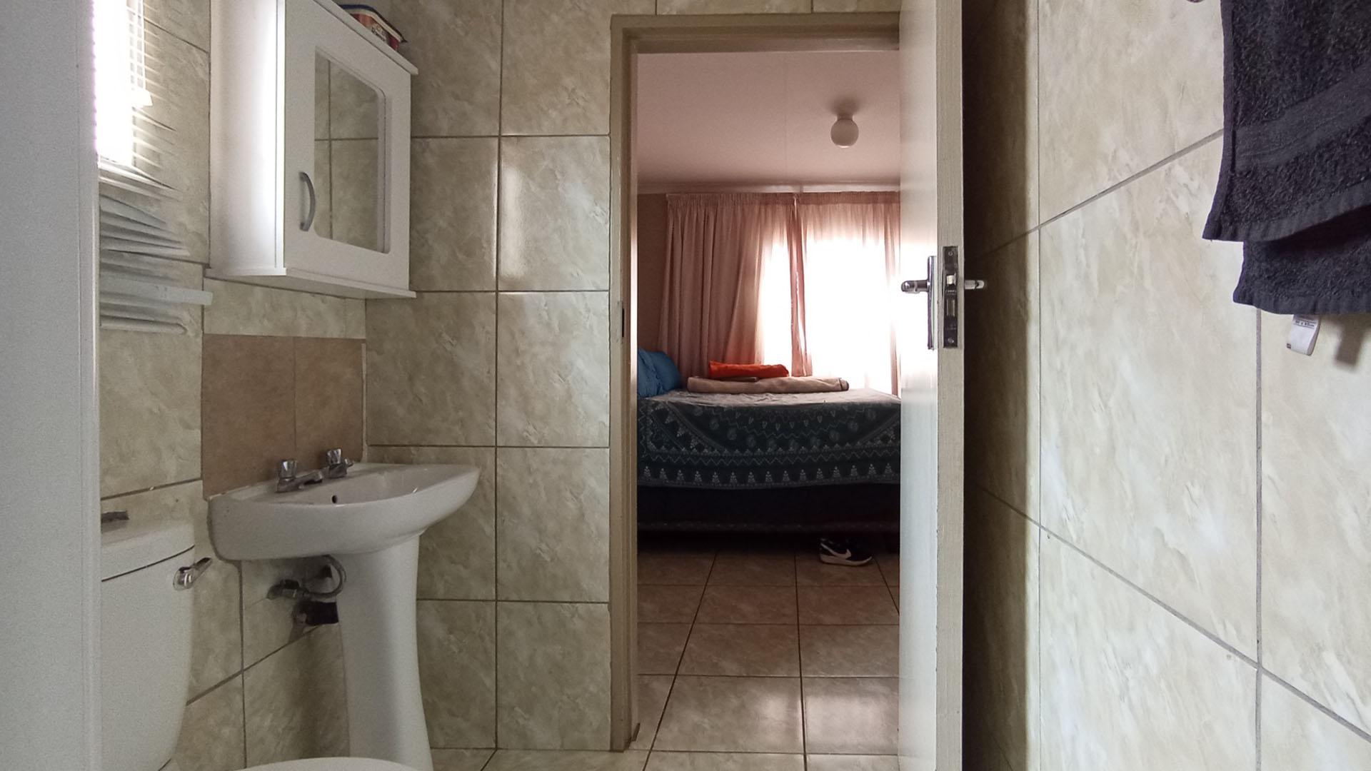 Main Bathroom - 4 square meters of property in Mamelodi