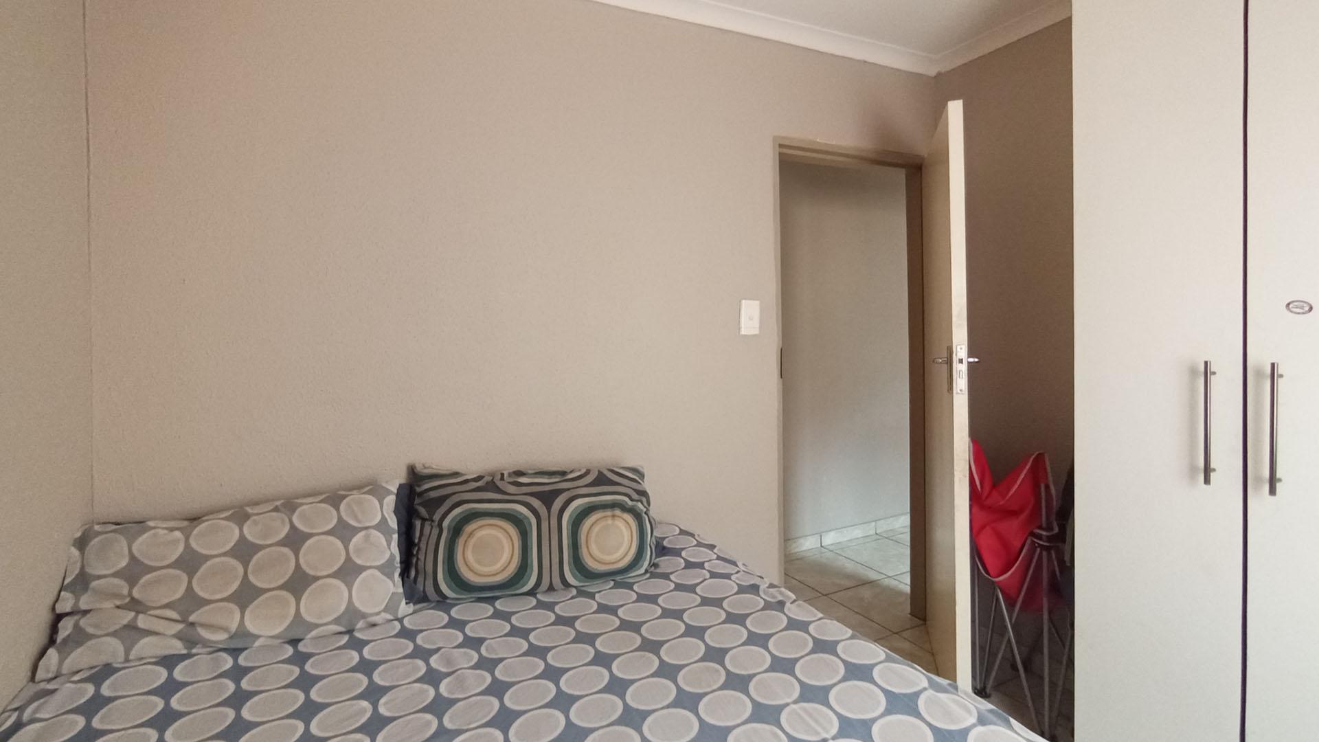 Bed Room 1 - 6 square meters of property in Mamelodi