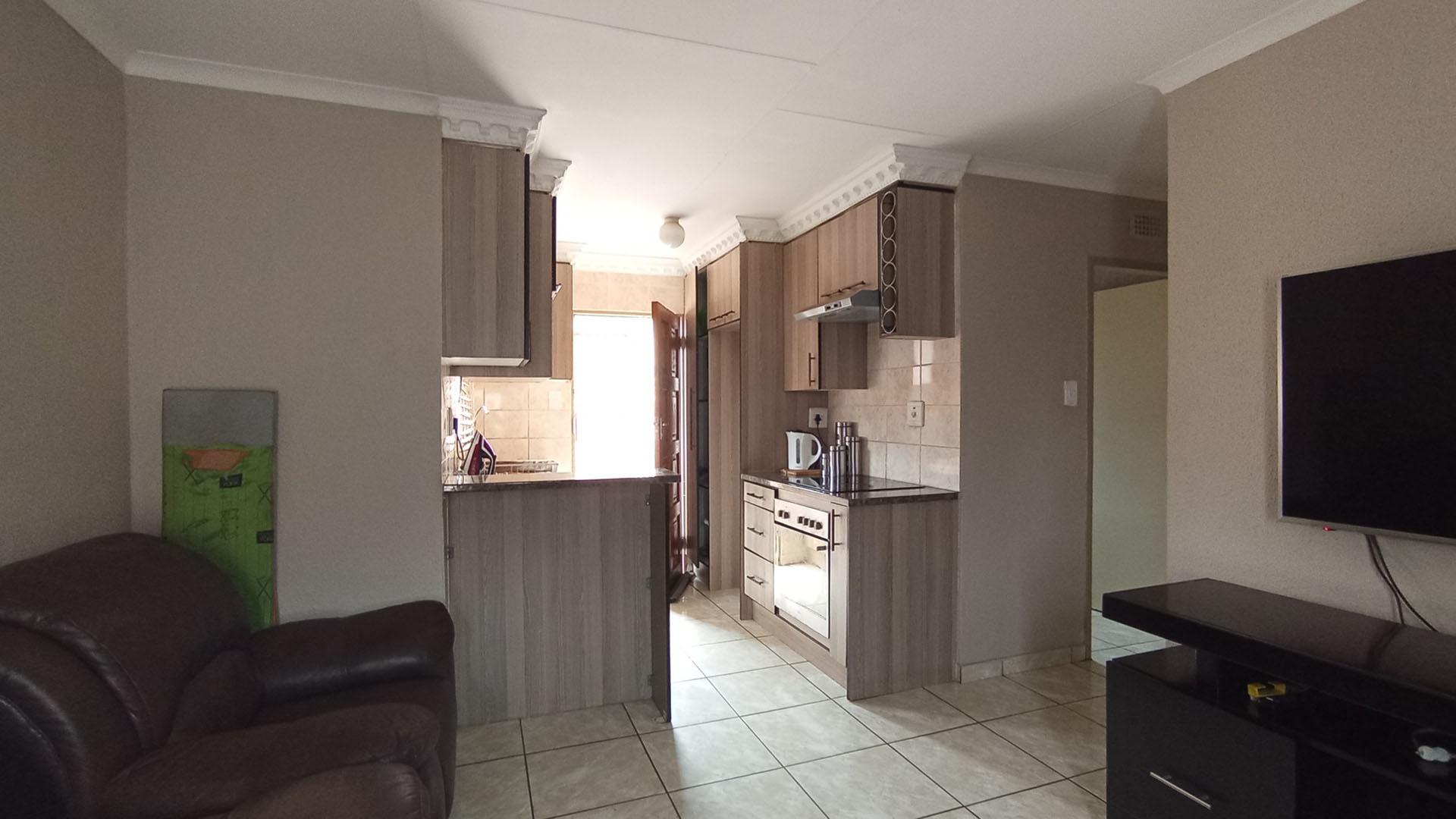 Lounges - 11 square meters of property in Mamelodi