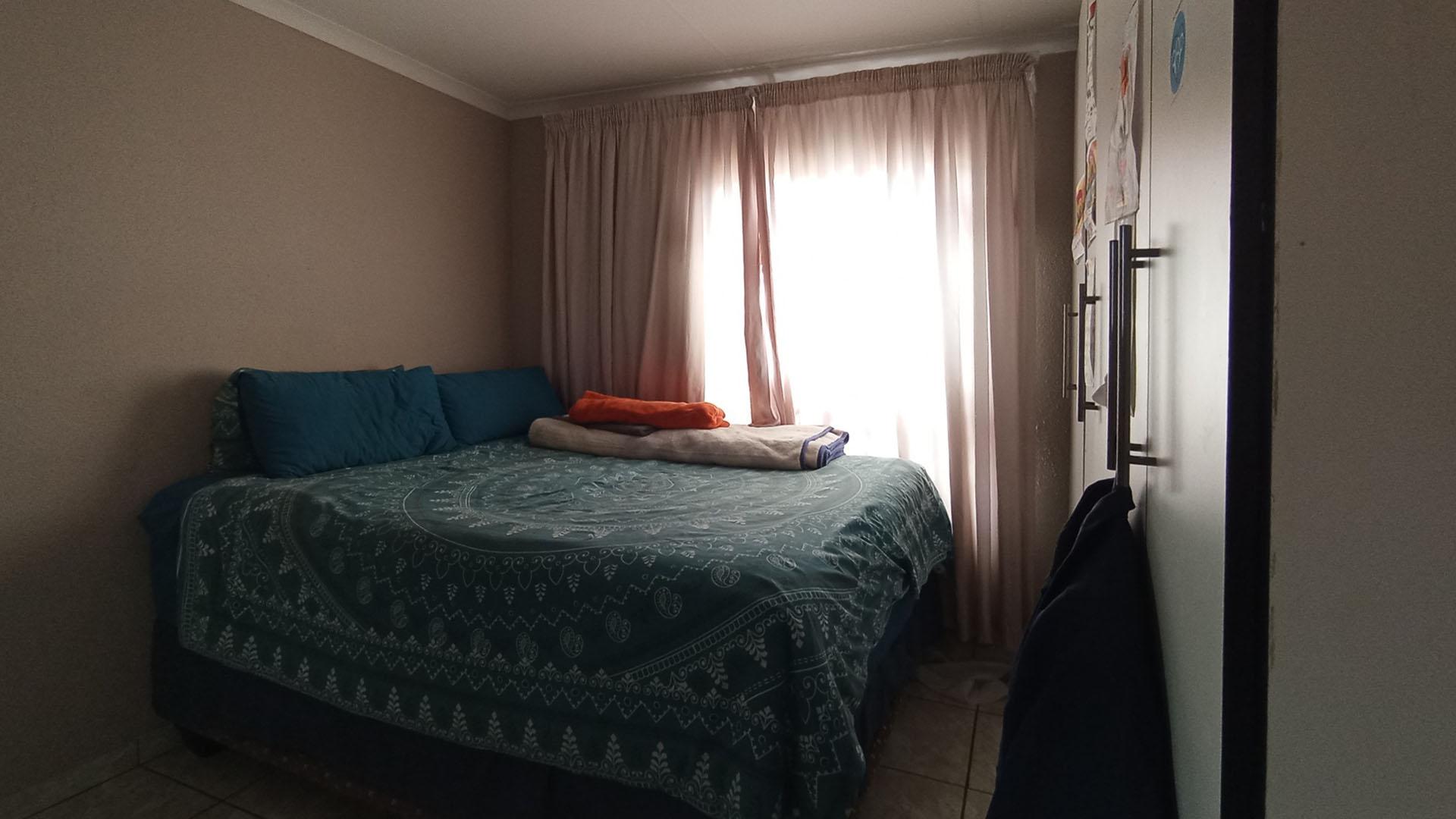 Main Bedroom - 10 square meters of property in Mamelodi