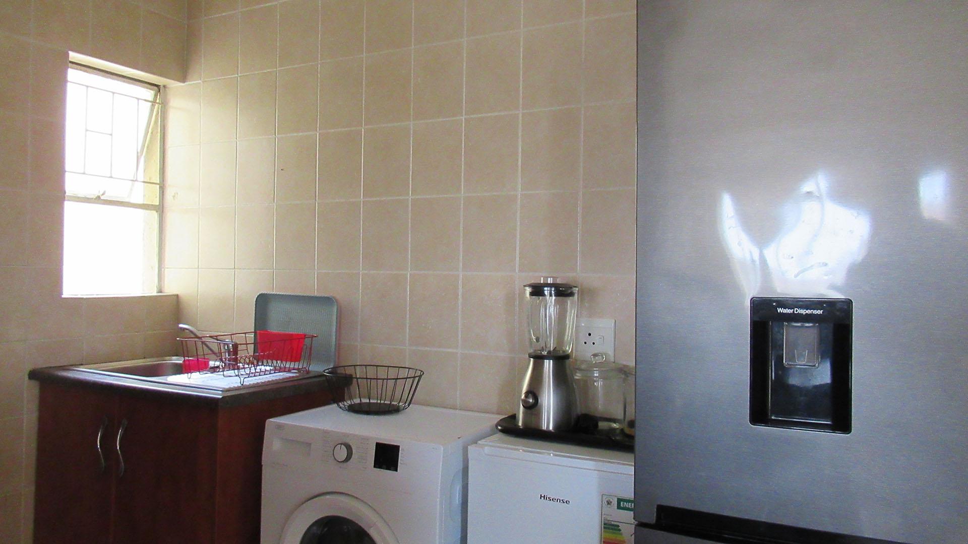 Kitchen - 8 square meters of property in Aeroton