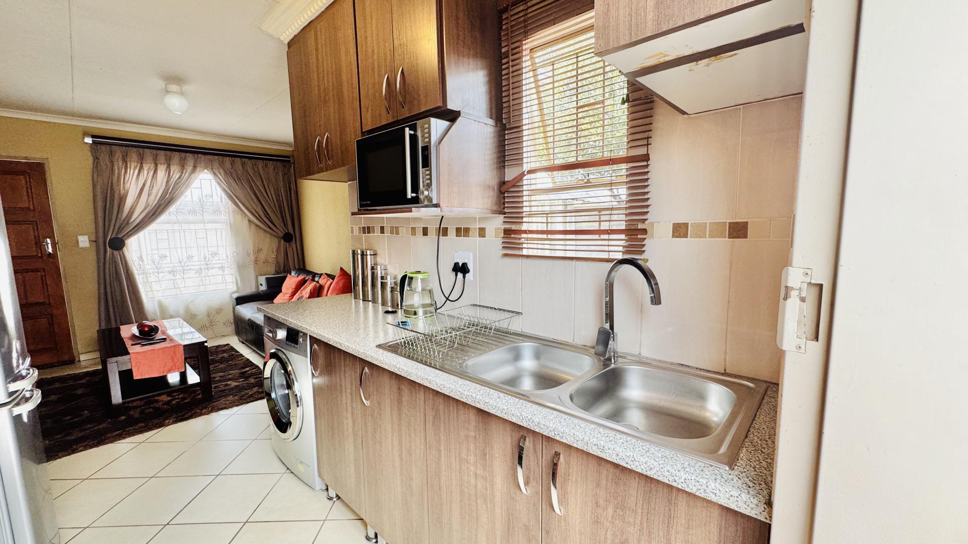 Kitchen - 6 square meters of property in Rosslyn