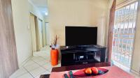Lounges - 13 square meters of property in Rosslyn