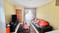 Lounges - 13 square meters of property in Rosslyn