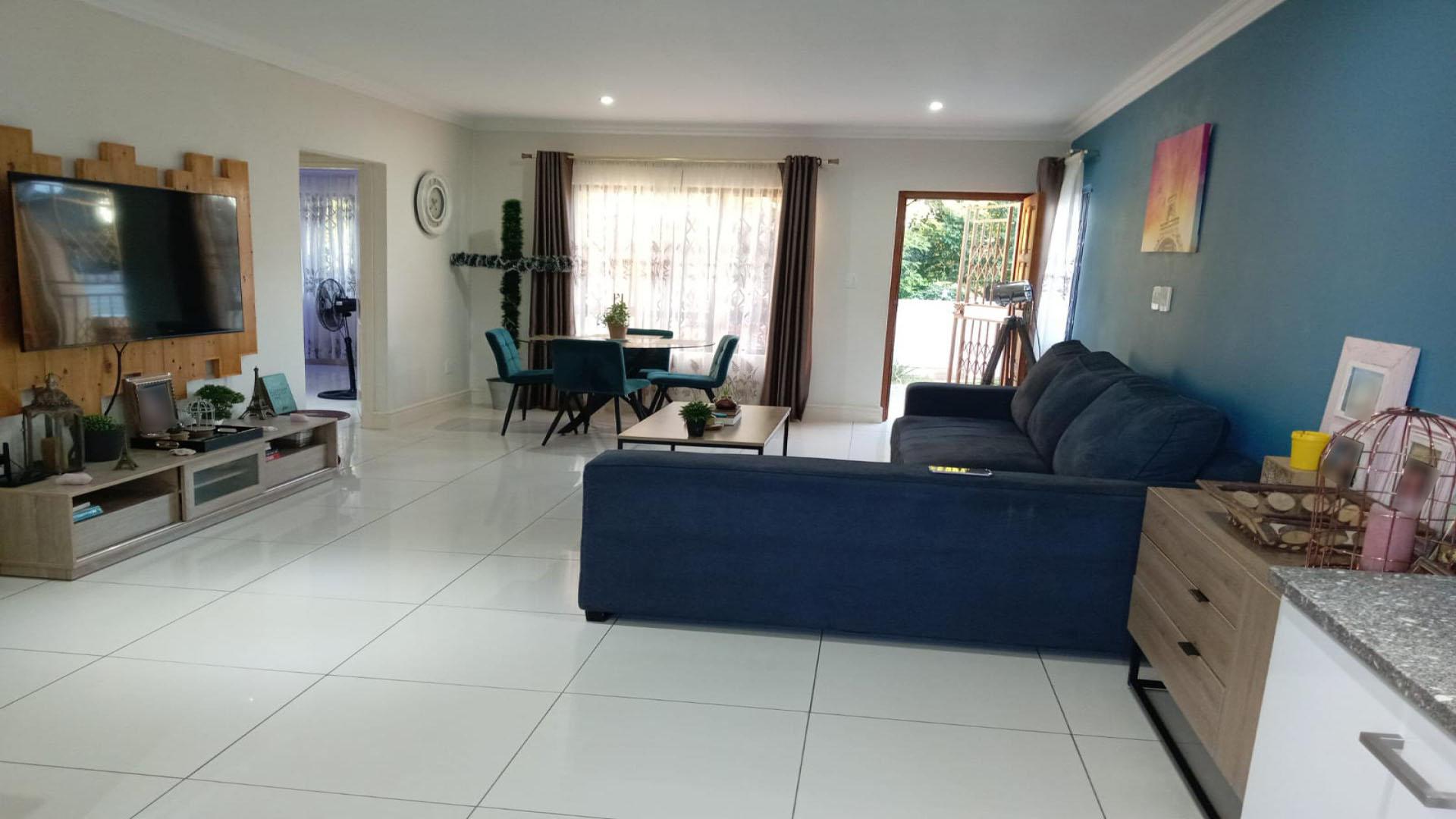 Lounges of property in Memorial Park 