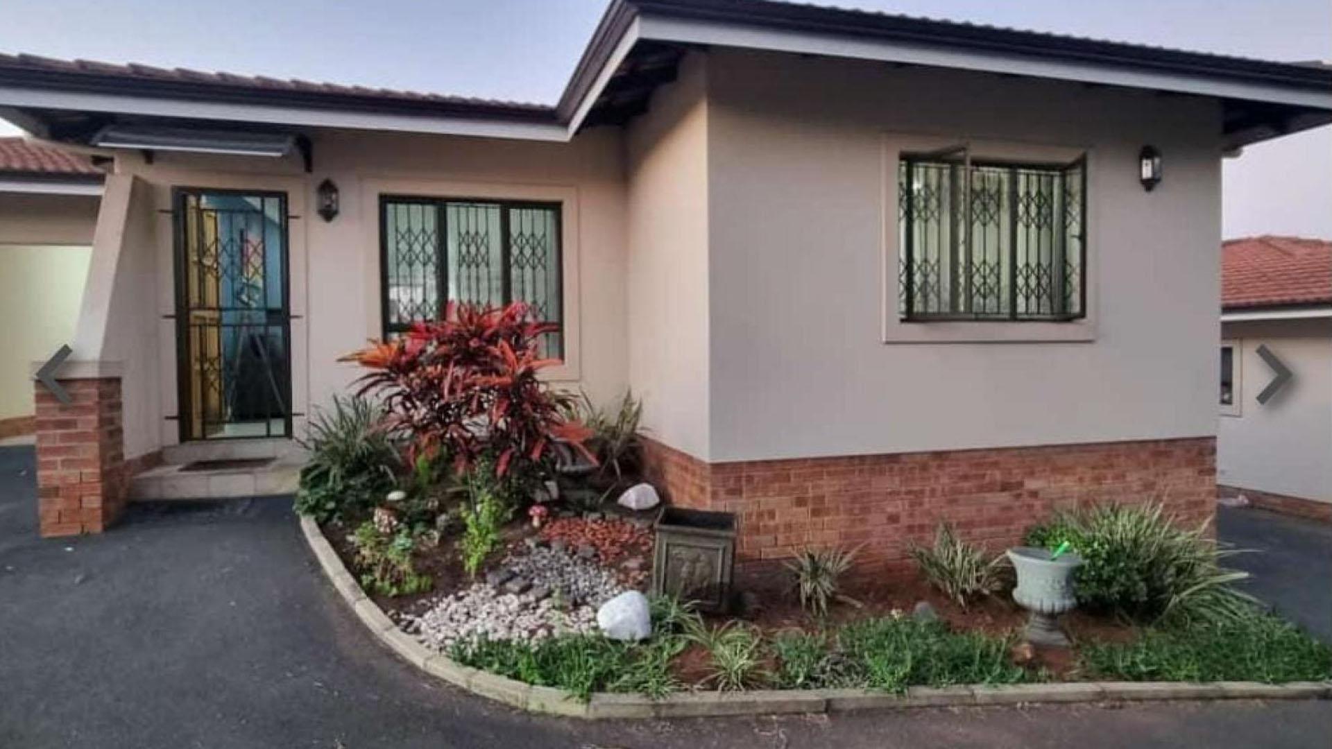Front View of property in Memorial Park 