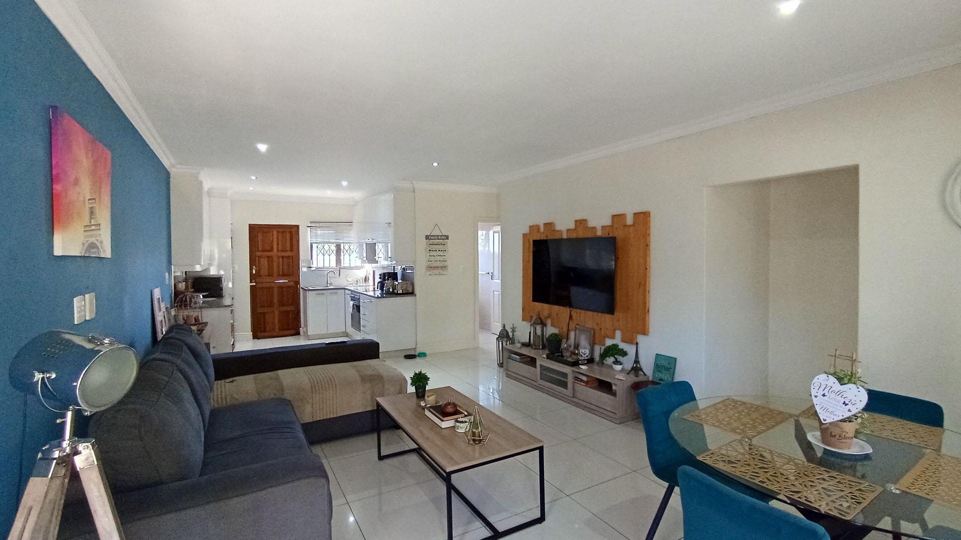 Lounges - 31 square meters of property in Memorial Park 