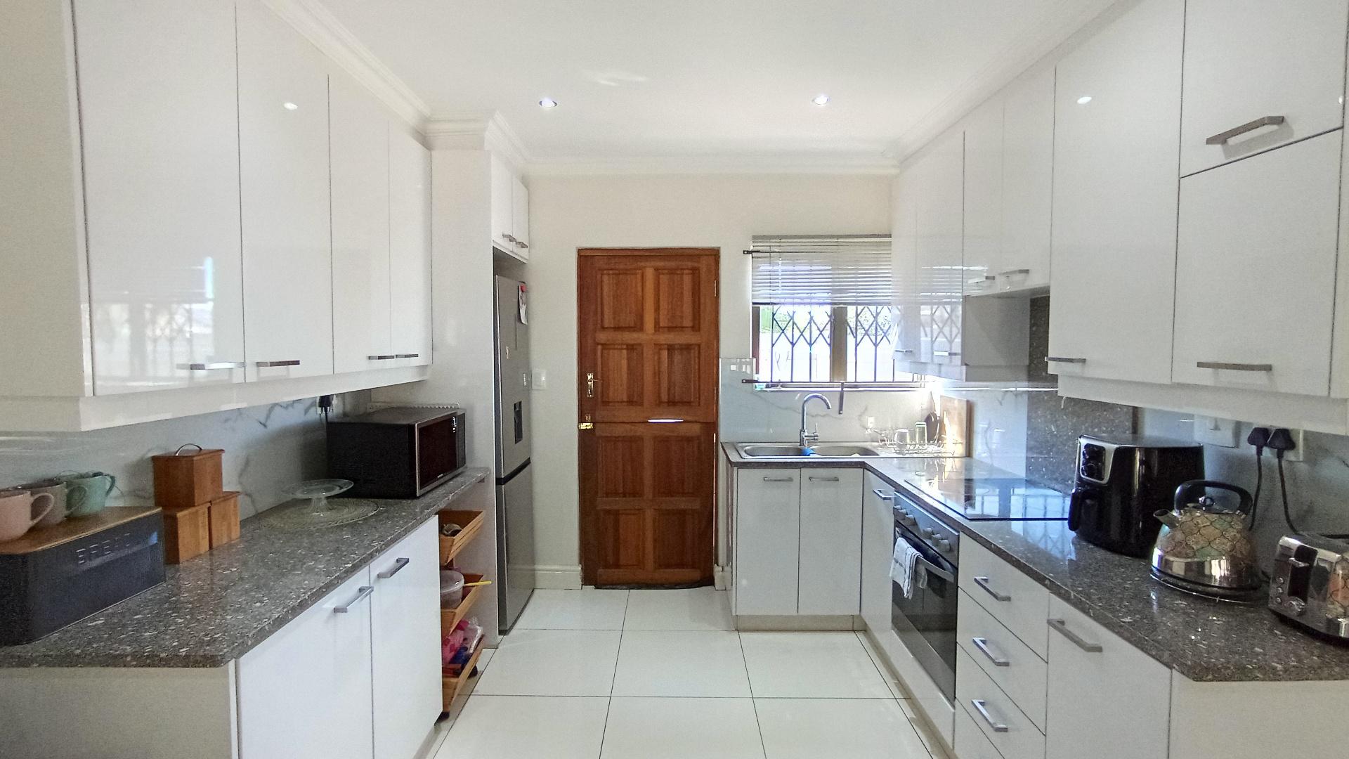 Kitchen - 9 square meters of property in Memorial Park 