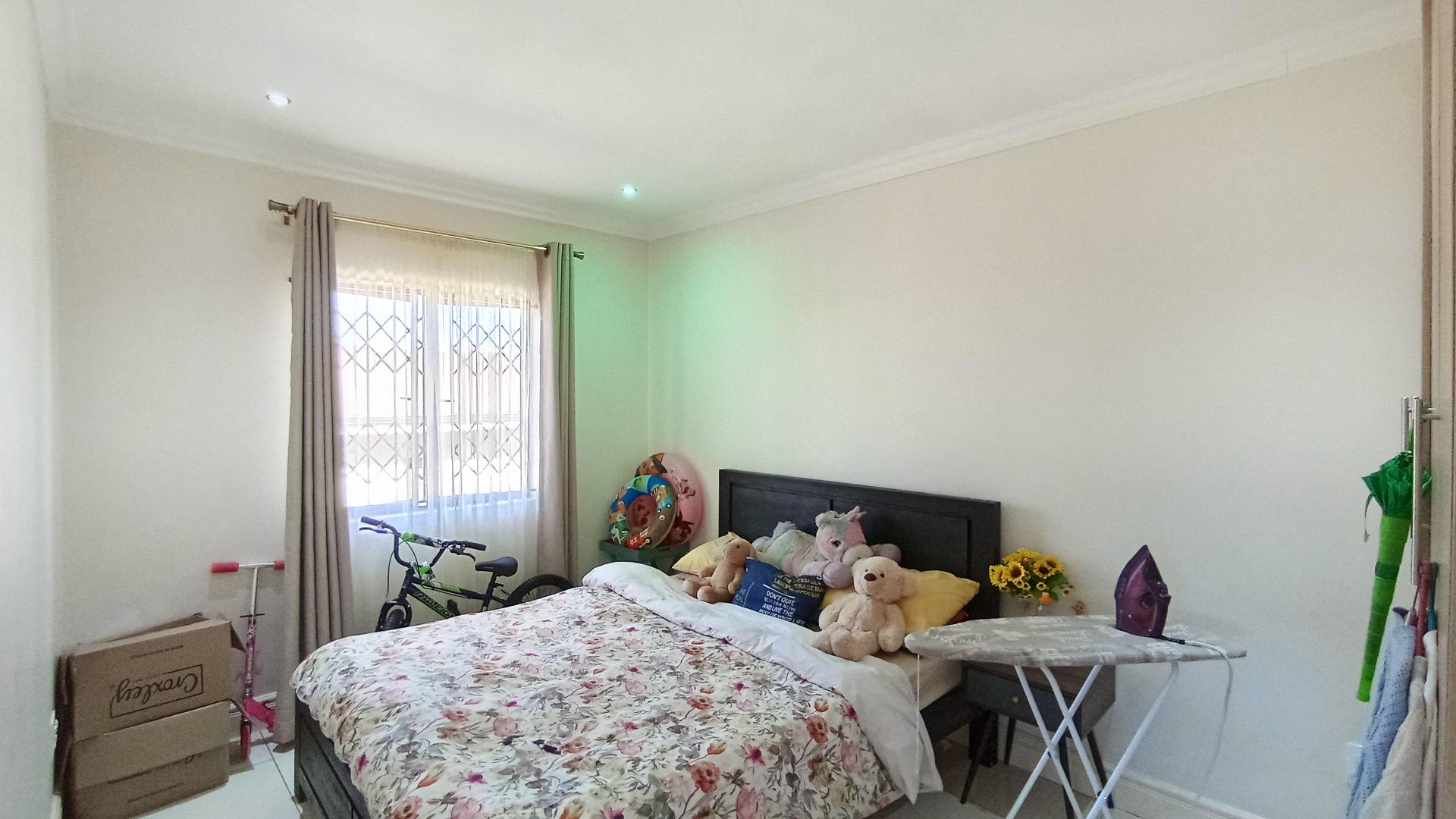 Bed Room 2 - 14 square meters of property in Memorial Park 