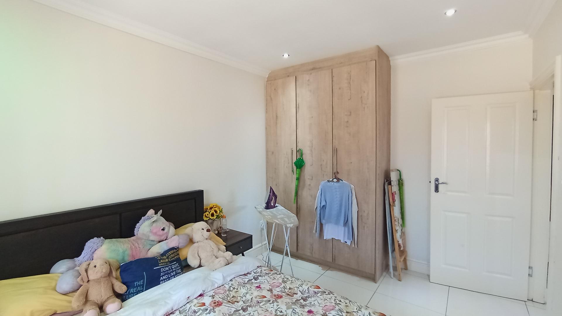 Bed Room 2 - 14 square meters of property in Memorial Park 