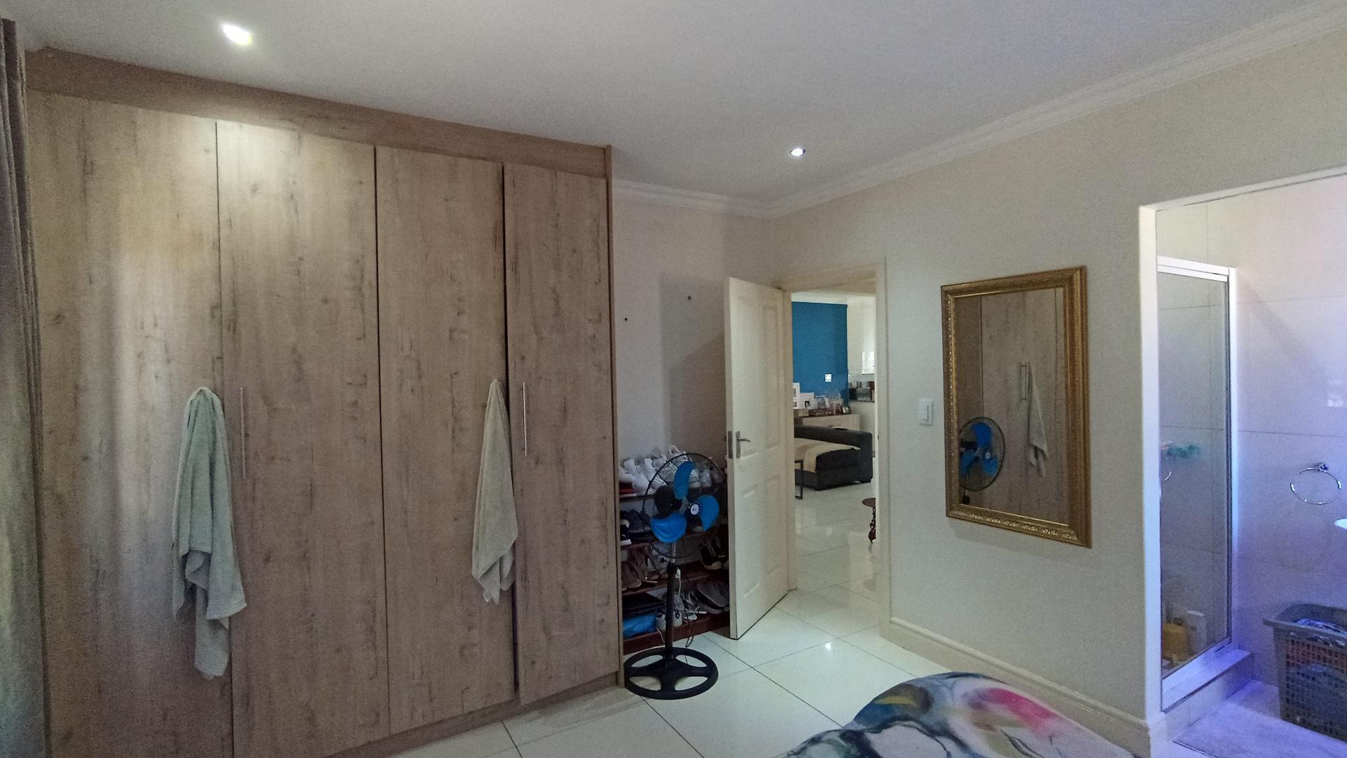Main Bedroom - 17 square meters of property in Memorial Park 