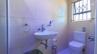 Main Bathroom - 4 square meters of property in Memorial Park 