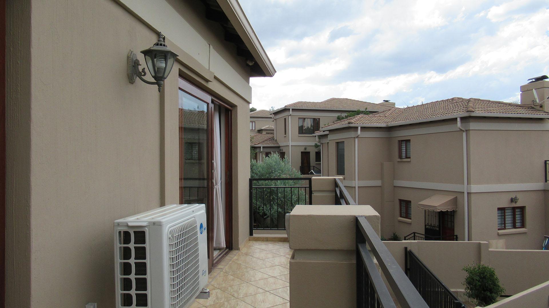 Patio - 2 square meters of property in Chancliff Ridge