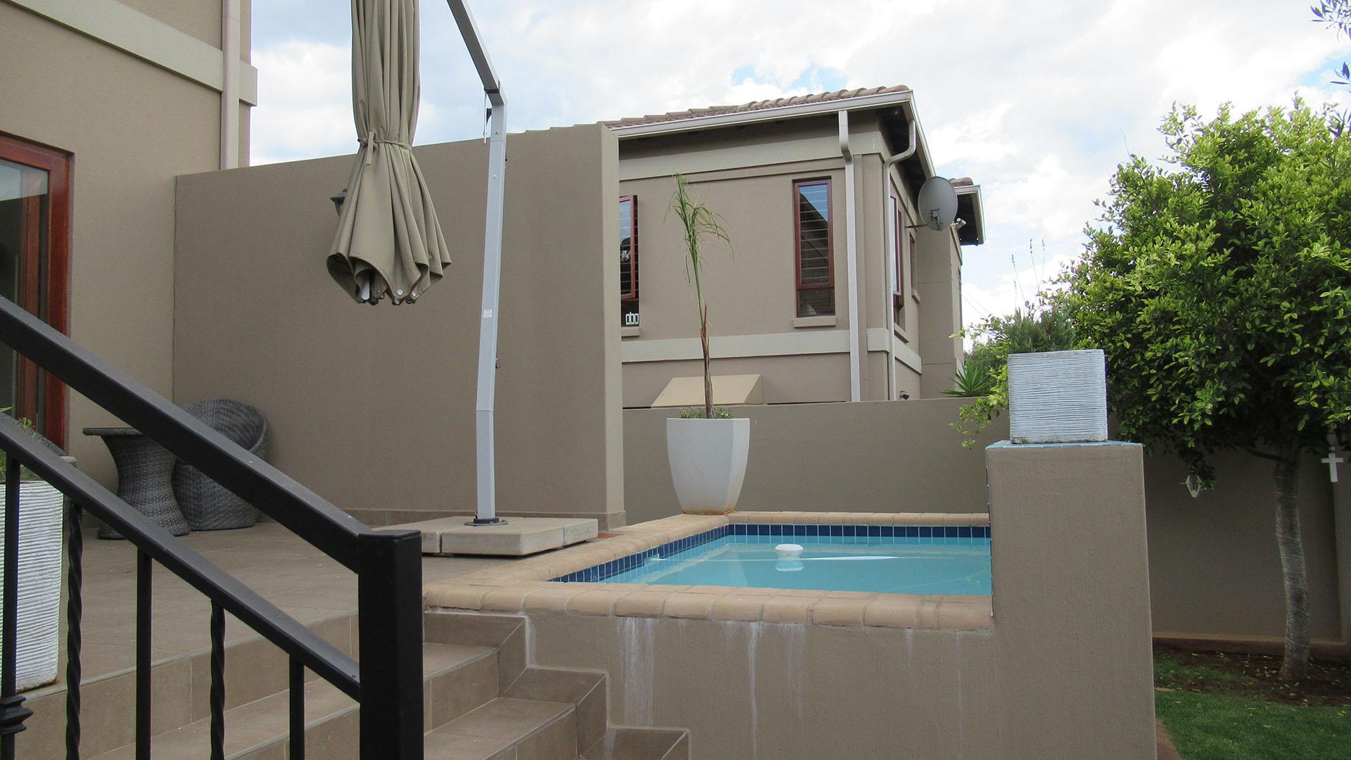 Swimming Pool of property in Chancliff Ridge