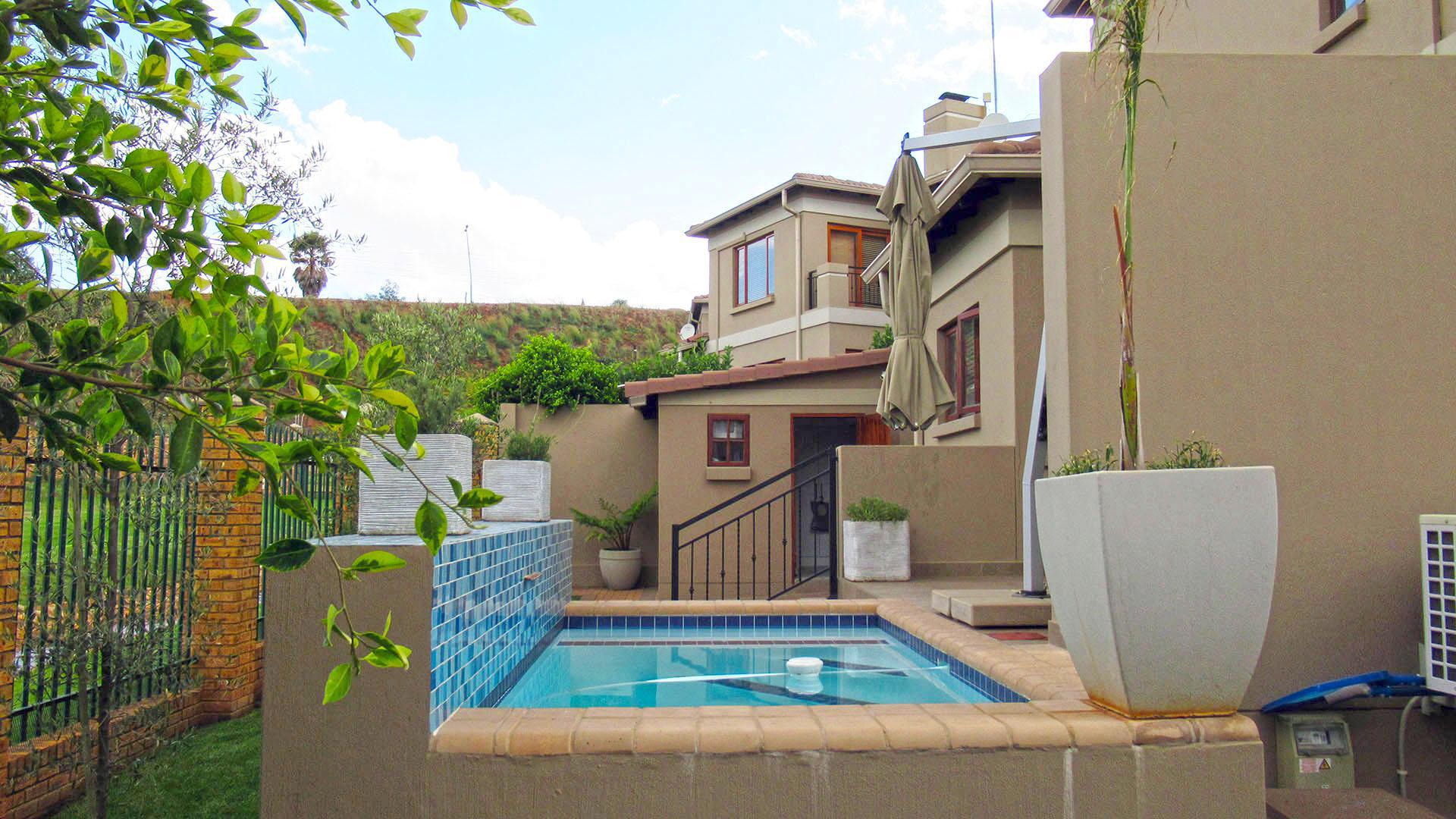 Swimming Pool of property in Chancliff Ridge