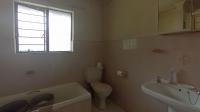 Bathroom 1 - 6 square meters of property in Bloubosrand