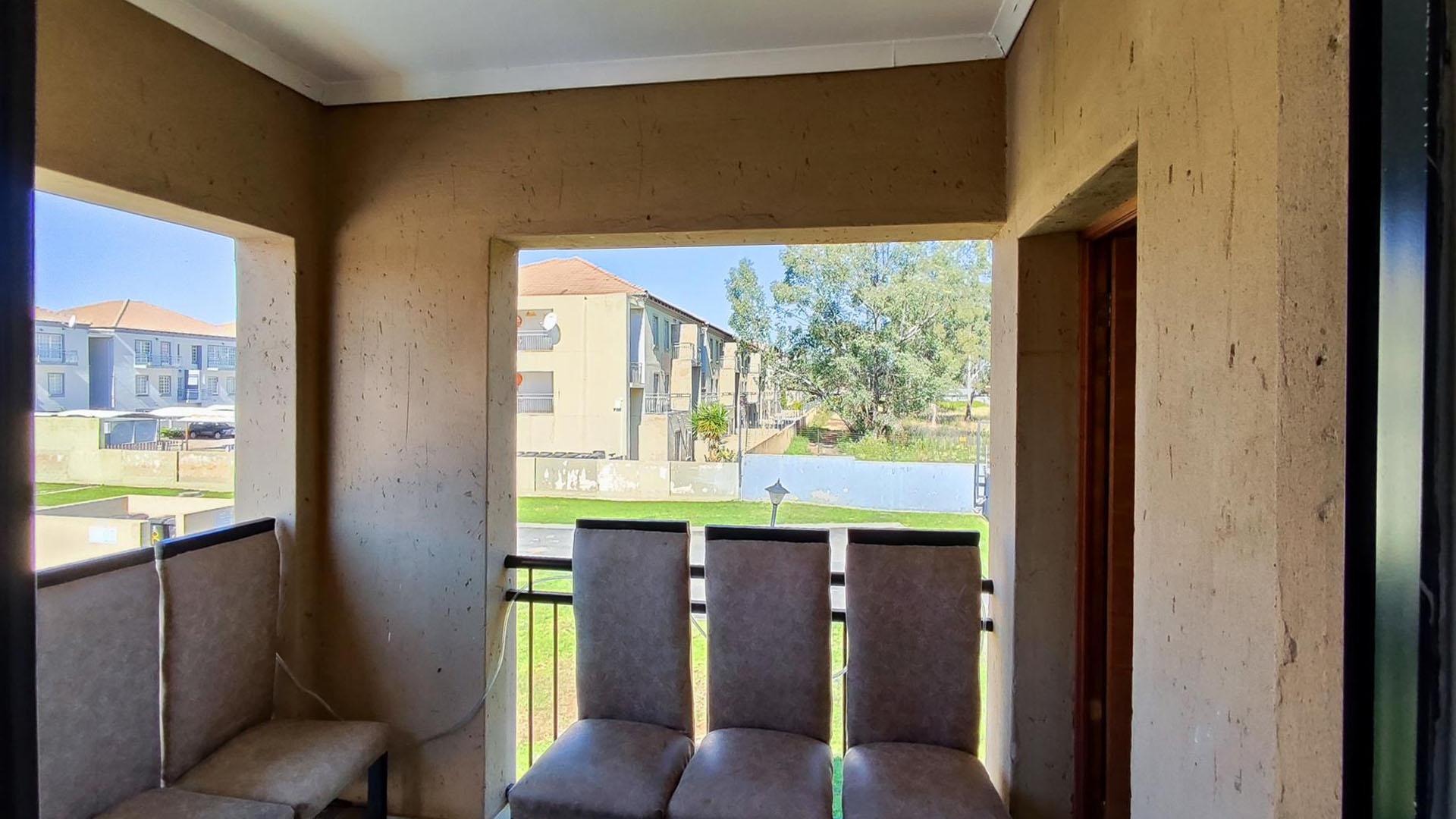 Balcony - 6 square meters of property in Brakpan