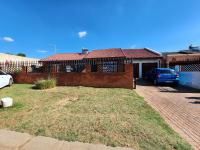 3 Bedroom 2 Bathroom House for Sale for sale in Lenasia South